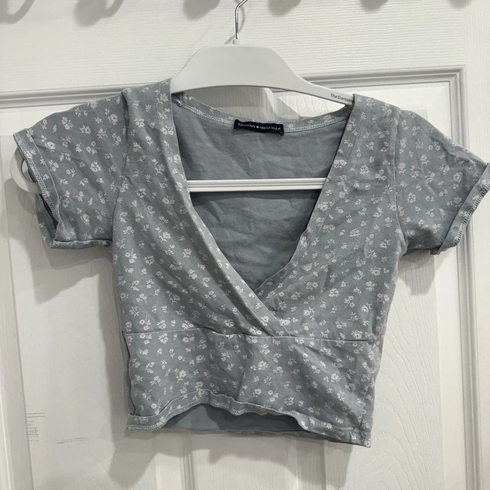 Brandy Melville Women's Blue Crop-top - Picture 1 of 2
